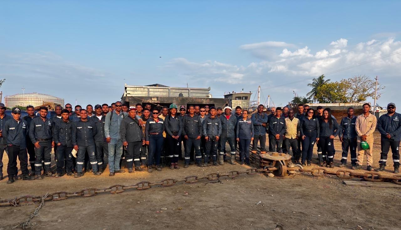 Equipo de ingeniería naval